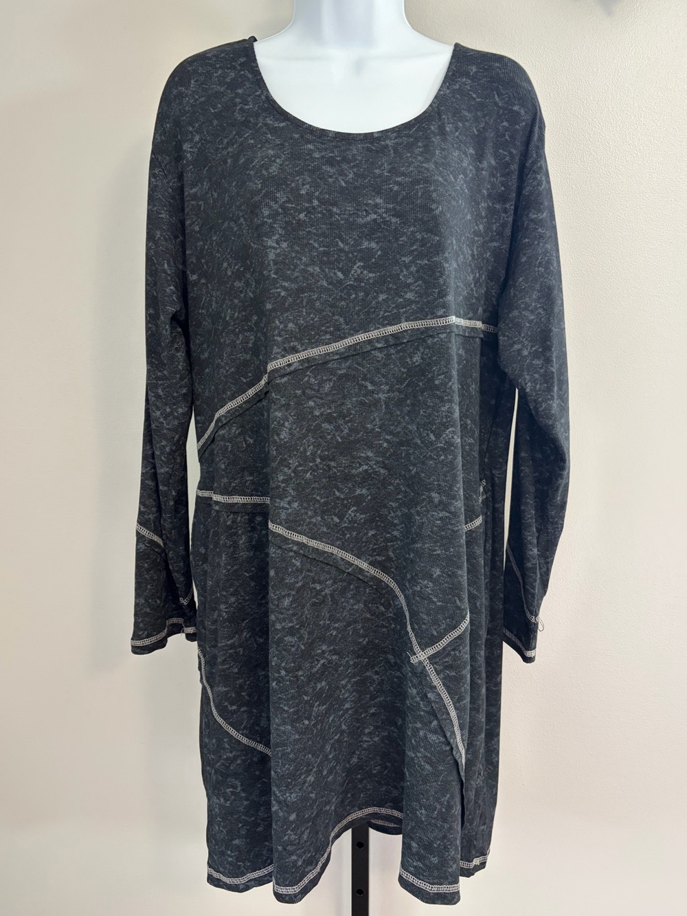 NWT  Black Marled Scoop-Neck Long-Sleeve Dress